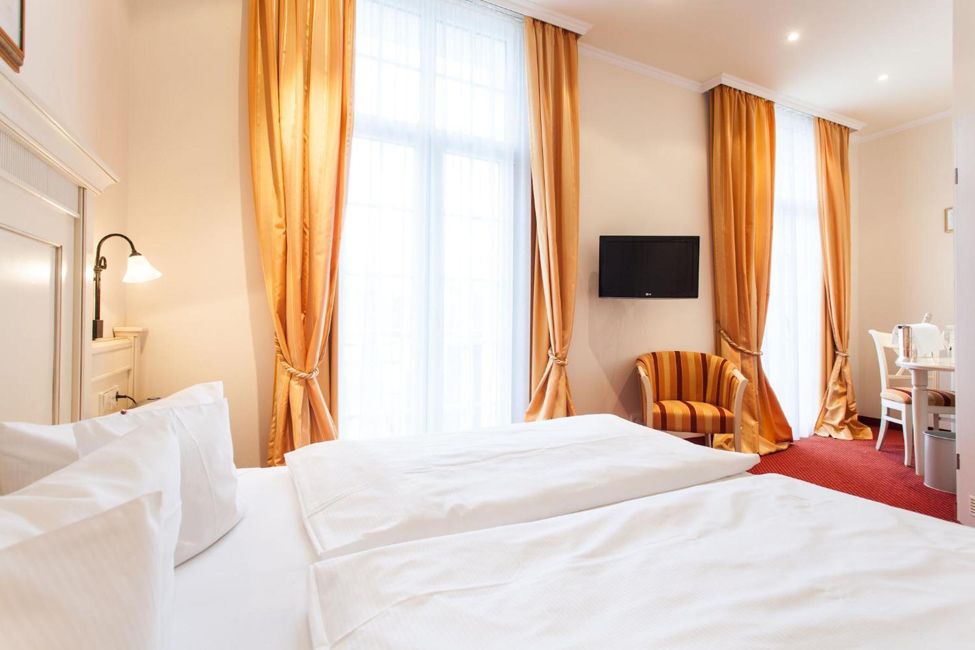 Romantik Hotel Zur Sonne Badenweiler Extérieur photo
